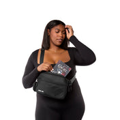 Hello Clio Double Scoop: Woman wearing the black bag crossbody
