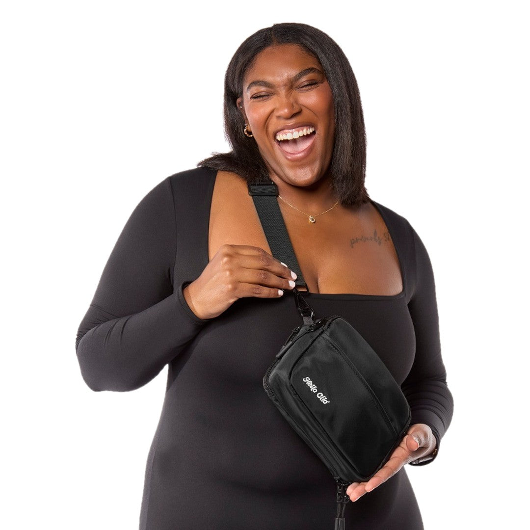 Hello Clio Original: Woman wearing the black bag crossbody
