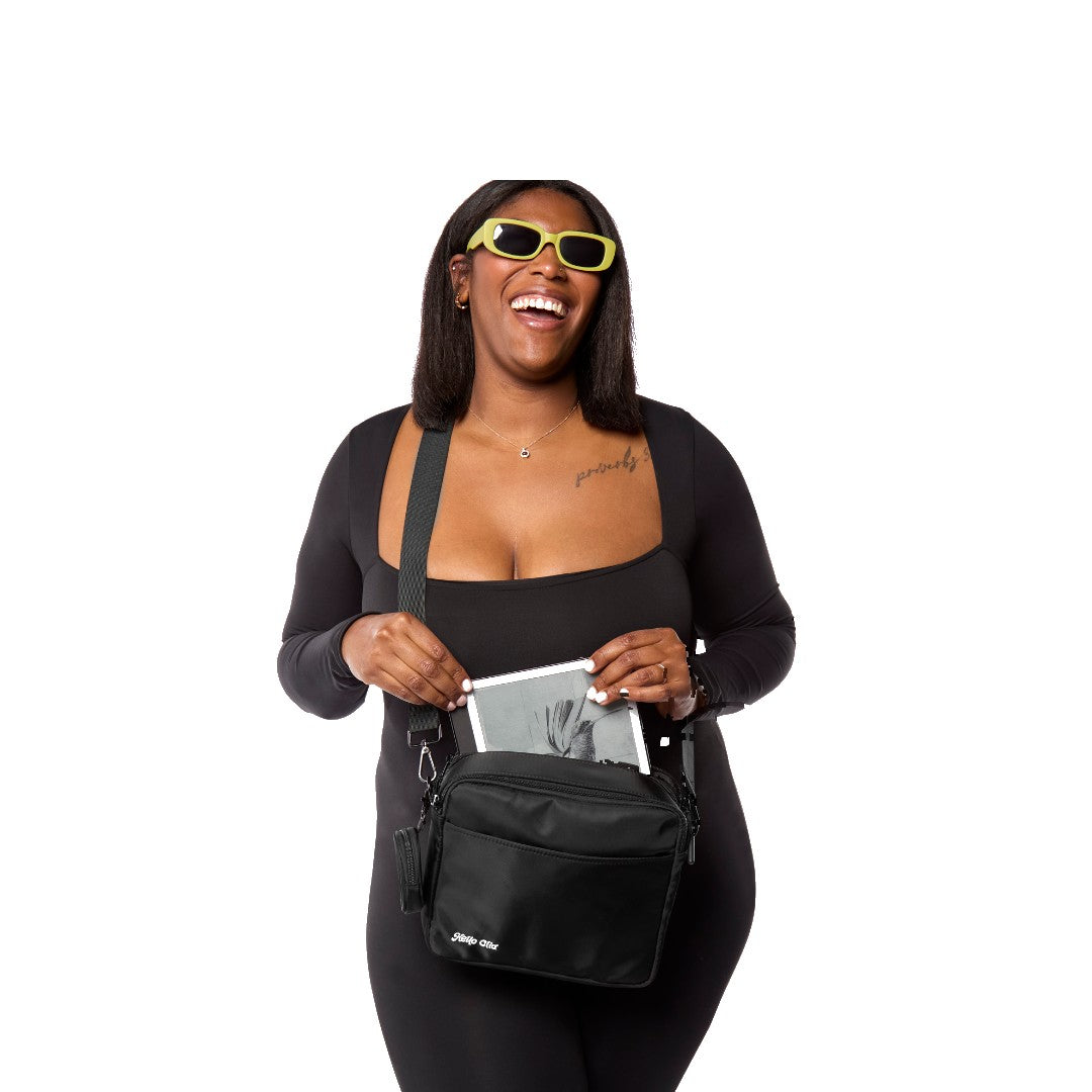 Hello Clio Triple Scoop: Woman wearing the black bag crossbody